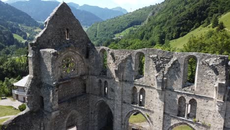 Pedestal-down-to-reveal-cathedral-ruins-in-french-country-side