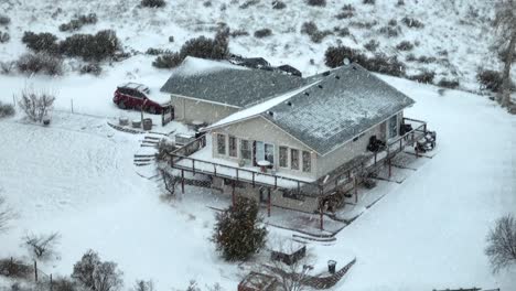 Schnee-Fällt-Auf-Isolierte-Hütte-Im-US-Bundesstaat-Washington