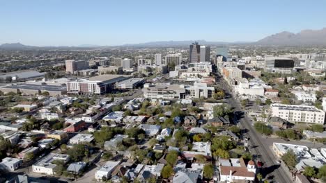 Neighborhood-in-Tucson,-Arizona-with-Tucson-skyline-with-drone-video-moving-down