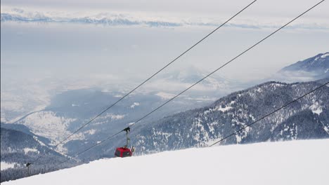 Telecabina---Teleférico-De-Gulmarg-Subiendo-A-La-Montaña-Nevada