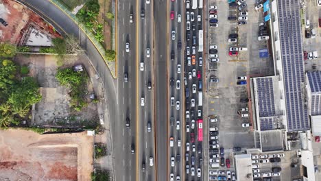 Vista-Aérea-Del-Tráfico-Pesado-En-La-Ciudad-De-Santo-Domingo-En-República-Dominicana.