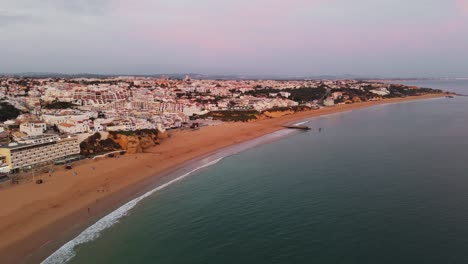 Ciudad-Costera-De-Albufeira-En-La-Región-Sur-Del-Algarve-De-Portugal