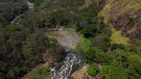 Luftdrohne-Tropischer-Wald-Fluss-Costa-Rica