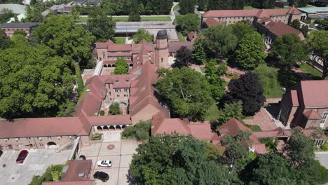 Campus-Y-Edificios-De-La-Escuela-Superior-De-Cranbrook,-Bloomfield-Hills,-Michigan,-Estados-Unidos