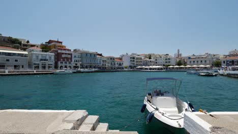 Motorboat-parking-at-harbor-of-Agios-Nikolaos,-Crete