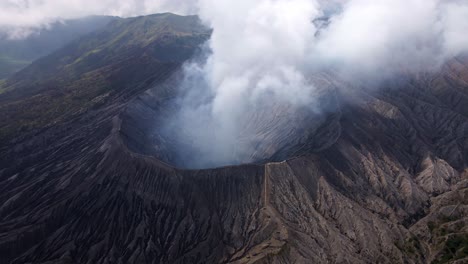 El-Asombro-De-La-Actividad-Volcánica-De-Bromo-En-Indonesia.