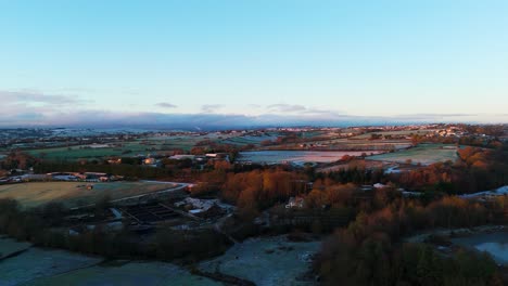 Daybreak-on-a-very-cold-winters-morning-in-Yorkshire,-UK