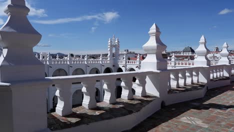 Pan-across-white-parapet-on-roof-of-San-Felipe-de-Neri,-Sucre-Bolivia