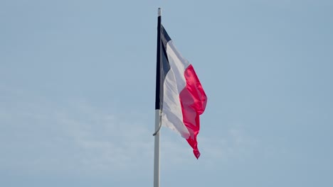 In-slow-motion,-the-French-flag-dances-gracefully-in-the-wind's-embrace