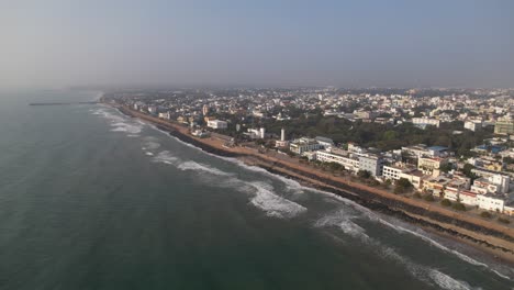 Imágenes-Aéreas-De-La-Costa-De-Puducherry-Que-Muestran-Una-Espectacular-Vista-De-La-Bahía-De-Bengala.