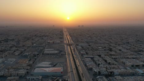 Carretera-De-Circunvalación-Norte-Al-Atardecer,-Riad,-Arabia-Saudita