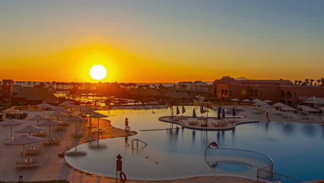 Timelapse-Amanecer-Sobre-El-Hotel-Pickalbatros-Laguna-Vista-En-Sharm-El-Sheikh,-Egipto