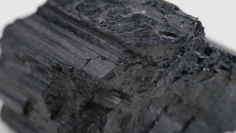 Foto-Macro-De-Carbón-Abstracto-Como-Roca-Girando-Mostrando-Una-Textura-Rugosa-En-La-Superficie