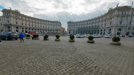 Zeitraffer-Eines-Wahrzeichens-Roms,-Eines-Monumentalen-Platzes-Namens-Piazza-Della-Repubblica