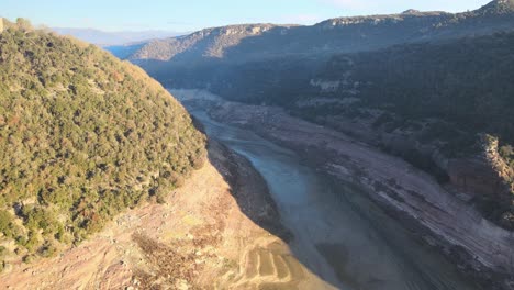 Der-Sau-Sumpf-Ist-Aufgrund-Der-Extremen-Trockenheit-Und-Des-Mangels-An-Regen-Ohne-Wasser