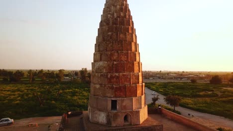 Diseño-De-Arquitectura-Fractal-Patrón-De-Geometría-En-Un-Lugar-Religioso-Cúpula-Diseño-De-Cúpula-De-Piña-Pueblo-Histórico-Tradicional-Área-Rural-Ciudad-Antigua-Arcilla-Barro-Edificio-Cónico-En-Irán-Oriente-Medio-Dezful