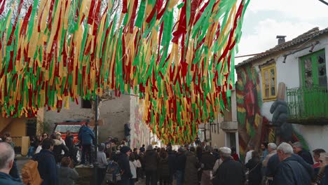 Cintas-Festivas-De-Carnaval-Cubriendo-Podence