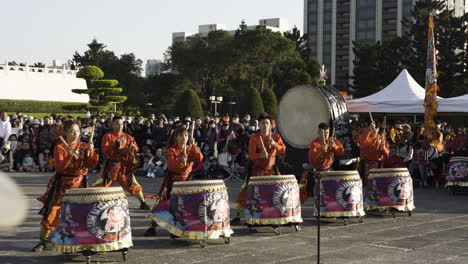 Actuación-De-Tambores-Y-Baile-Durante-Las-Celebraciones-Del-Año-Nuevo-Chino-En-El-Salón-Conmemorativo-De-Chiang-Kai-shek.