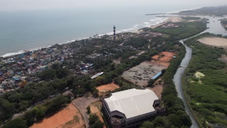 Imágenes-Aéreas-Muestran-La-Impresionante-Bahía-De-La-Costa-De-Bengala,-Además-De-Toda-La-Ciudad-De-Puducherry.