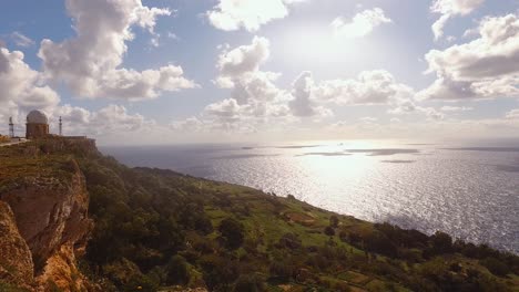 Acantilados-De-Dingli-Y-Radar-De-Aviación,-Parte-De-Un-Acuerdo-De-Triangulación-Que-Conecta-Los-Acantilados-De-Dingli-Con-Tas-haître-Y-Wardija.