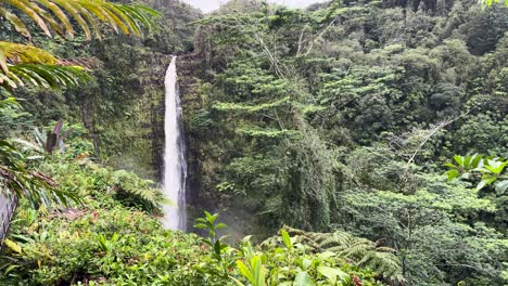 Einspielung-Der-Hi&#39;ilawe-Wasserfälle-Auf-Hawaii