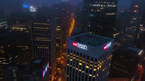 Aerial-view-tilting-over-the-US-bank-tower,-revealing-the-skyline-of-San-Francisco,-misty-evening-in-USA