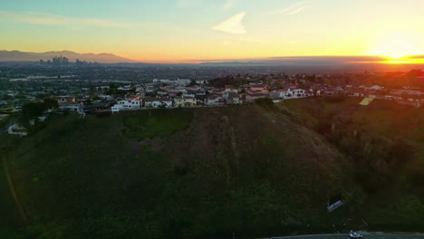 Golden-Hour-Sunrise-Over-Kenneth-Hahn-View-Point-In-Los-Angeles,-California