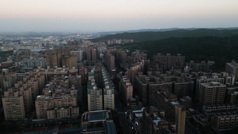 Vista-Panorámica-De-Drones-Edificios-Residenciales-De-Gran-Altura-Distrito-De-Luzhu-Taoyuan-Taiwán