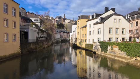 Río-Alzette-A-Través-Del-Casco-Antiguo-De-Luxemburgo.