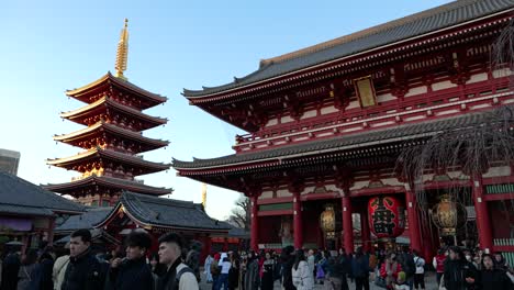 People-walking-around-Senso-Ji-shrine-in-Asakusa-during-winter