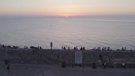 Luftaufnahme-Der-Mittelalterlichen-Stadt-Cefalu-Im-Sommer-Bei-Sonnenuntergang,-Sizilien,-Italien