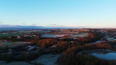 Daybreak-on-a-very-cold-winters-morning-in-Yorkshire,-UK