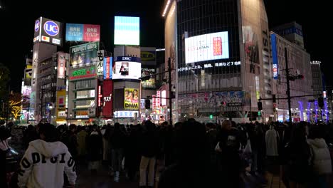 Slow-motion-slider-over-busy-Shibuya-Crossing-in-Tokyo,-Japan-at-night