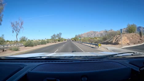 Pov---Conduciendo-Por-La-Primera-Avenida-En-Tucson-En-Una-Tarde-Soleada