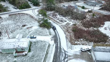 Autofahren-Auf-Schneebedeckten-Straßen-Während-Eines-Schneesturms