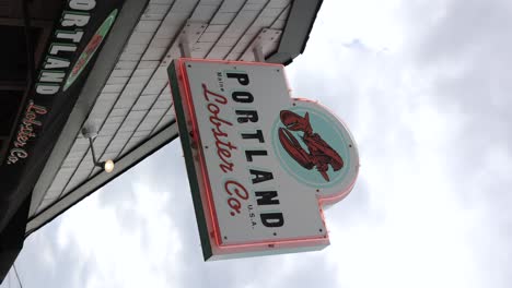 Restaurante-Portland-Lobster-Co-En-Maine,-Tiro-Vertical
