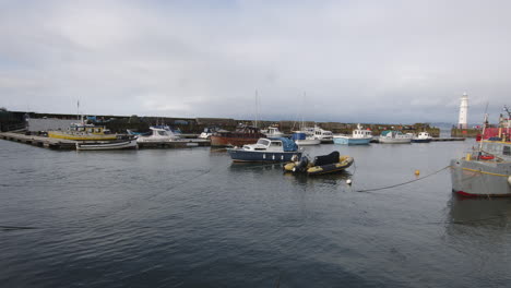 Boats-in-Newhaven-Harbour-at-high-tide-on-an-overcast-day-in-Edinburgh,-Scotland,-UK