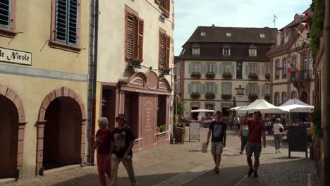 Touristen,-Die-Die-Stadt-Ribeauvill-Besuchen?