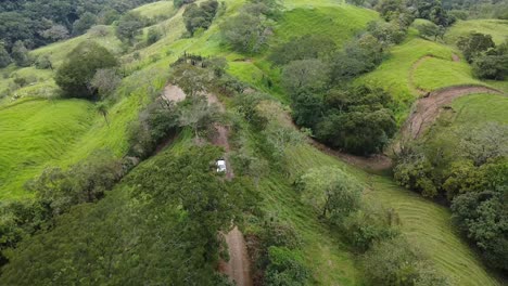 Berge-In-Costa-Rica,-Laubbäume,-Grün,-Luftbildvideo-Von-Costa-Rica,-Regenwald