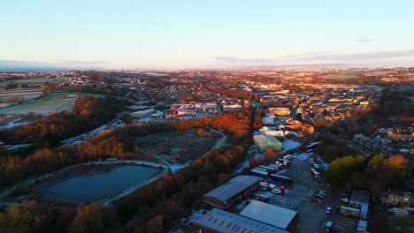 Daybreak-on-a-very-cold-winters-morning-in-Yorkshire,-UK