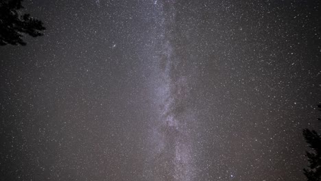 Milchstraße-Im-Schimmernden-Nachthimmel