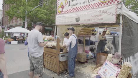 Hoopfest-2018---streetside-vendor-selling-kettle-corn-to-customer