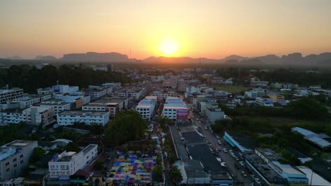 Atardecer-Ciudad-Krabi-Casco-Antiguo-Tailandia