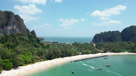 Rocas-Del-Acantilado-En-La-Playa-De-Railay-Krabi-Tailandia