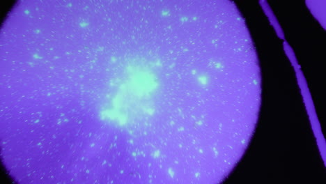 Organischer-Violetter-Abstrakter-Kunstflüssigkeitseffekt-Mit-Neonfarbenen-Partikeln-In-Makroaufnahme