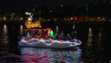 Lighted-Boats-On-Parade-On-Hillsborough-River-At-Night-During-Christmas-Season-In-Tampa,-Florida