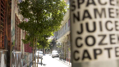 Callejón-De-Grecia-En-La-Ciudad,-Llamarada-Solar