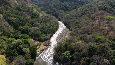 Luftdrohne-Tropischer-Wald-Fluss-Costa-Rica
