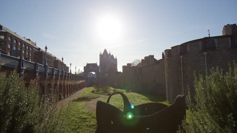 Königspalast-Und-Festung-Des-Tower-Of-London-Bei-Sonnenaufgang-In-England,-Großbritannien