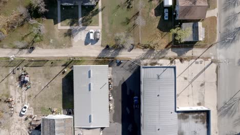 Neighborhood-in-Abilene,-Texas-with-drone-video-overhead-and-looking-down